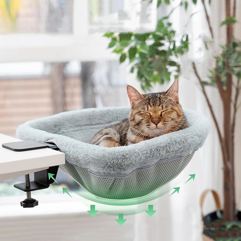 ワンクリックで折りたためる半円形の猫用デスクハンモック、省ス - Under Desk Hammock のレビューと価格