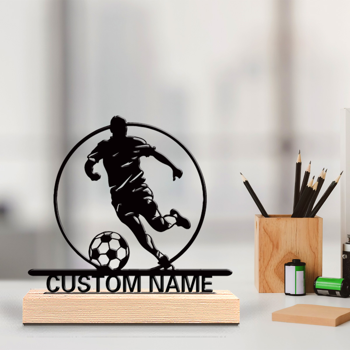 カスタムサッカー選手メタル像（名前入り）、木製台座付きテーブ - Office Furniture Home のレビューと価格